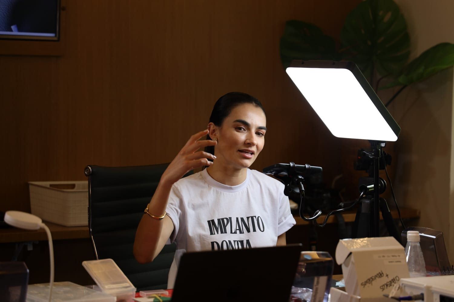 Profa. Dra. Nayara Lucena